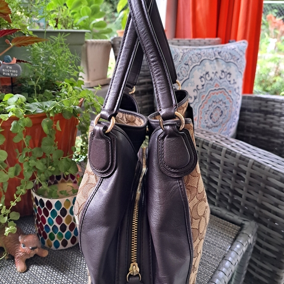 COACH EDIE G1680 Khaki Canvs Signatur and Brown Leather Shoulder Bag Excellent - Picture 7 of 15